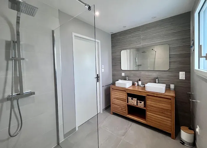 La Maison Du Petit Pin 펜션 라트슈수르메르